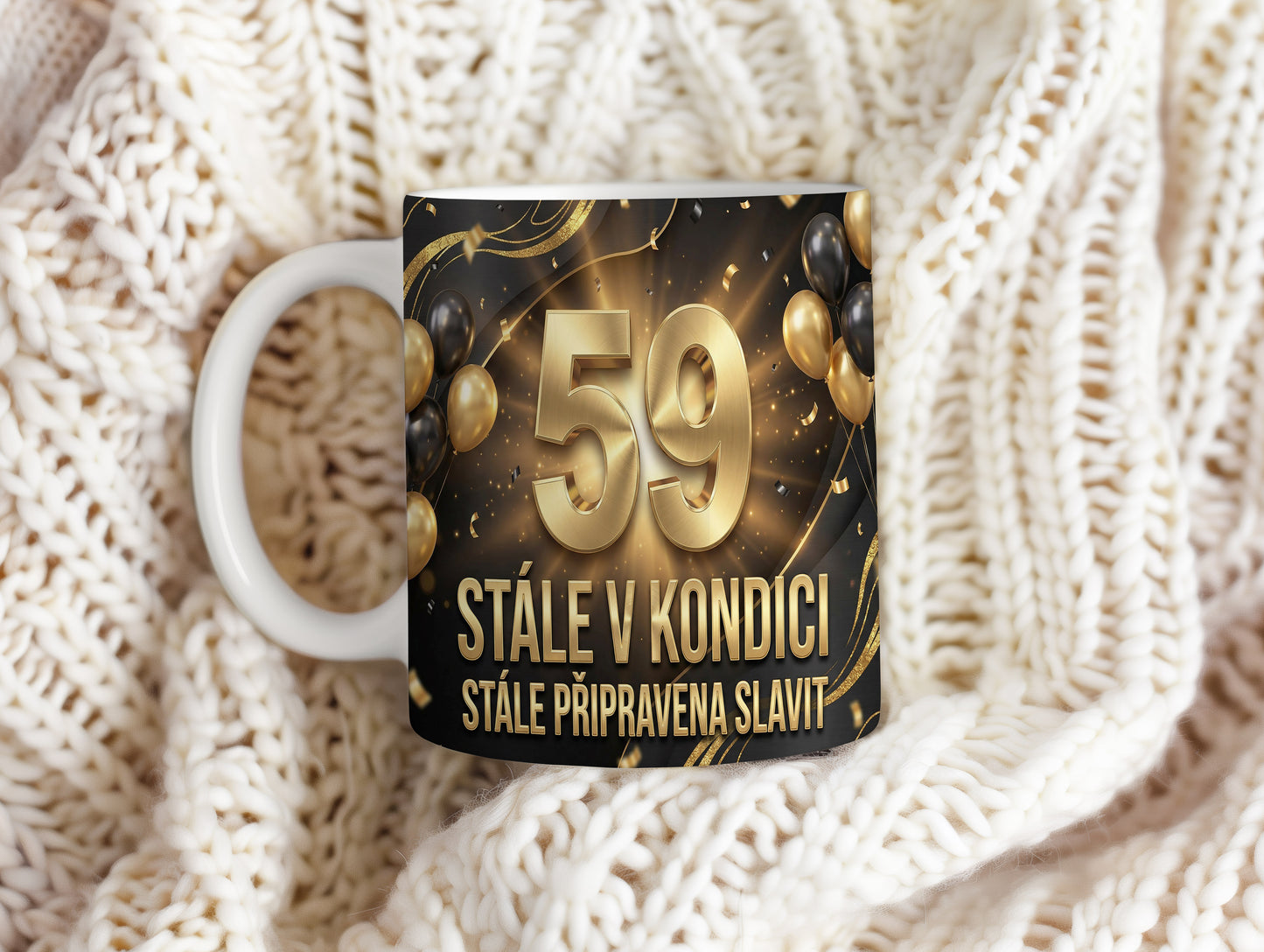 Narozeninový hrnek 59 let – STÁLE V KONDICI, STÁLE PŘIPRAVENA SLAVIT