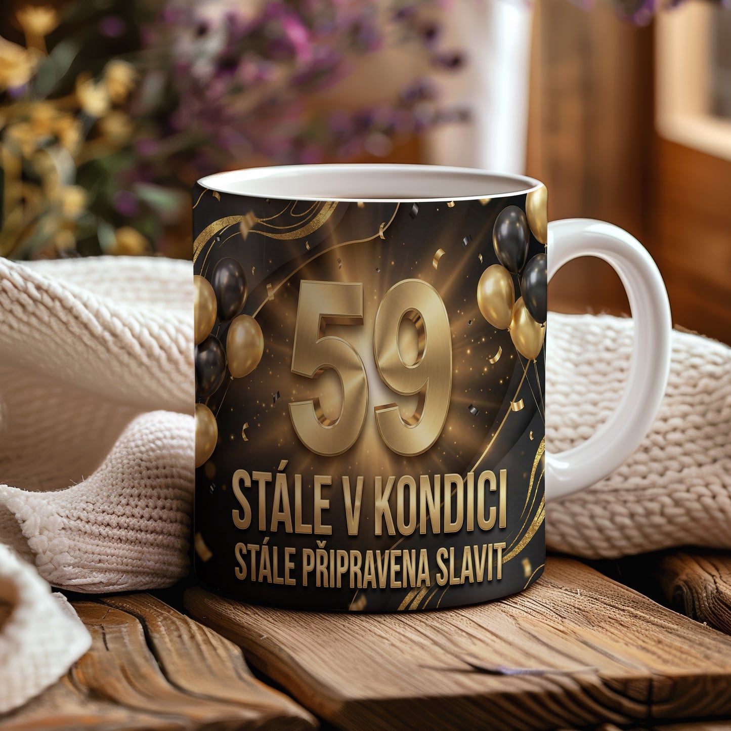 Narozeninový hrnek 59 let – STÁLE V KONDICI, STÁLE PŘIPRAVENA SLAVIT
