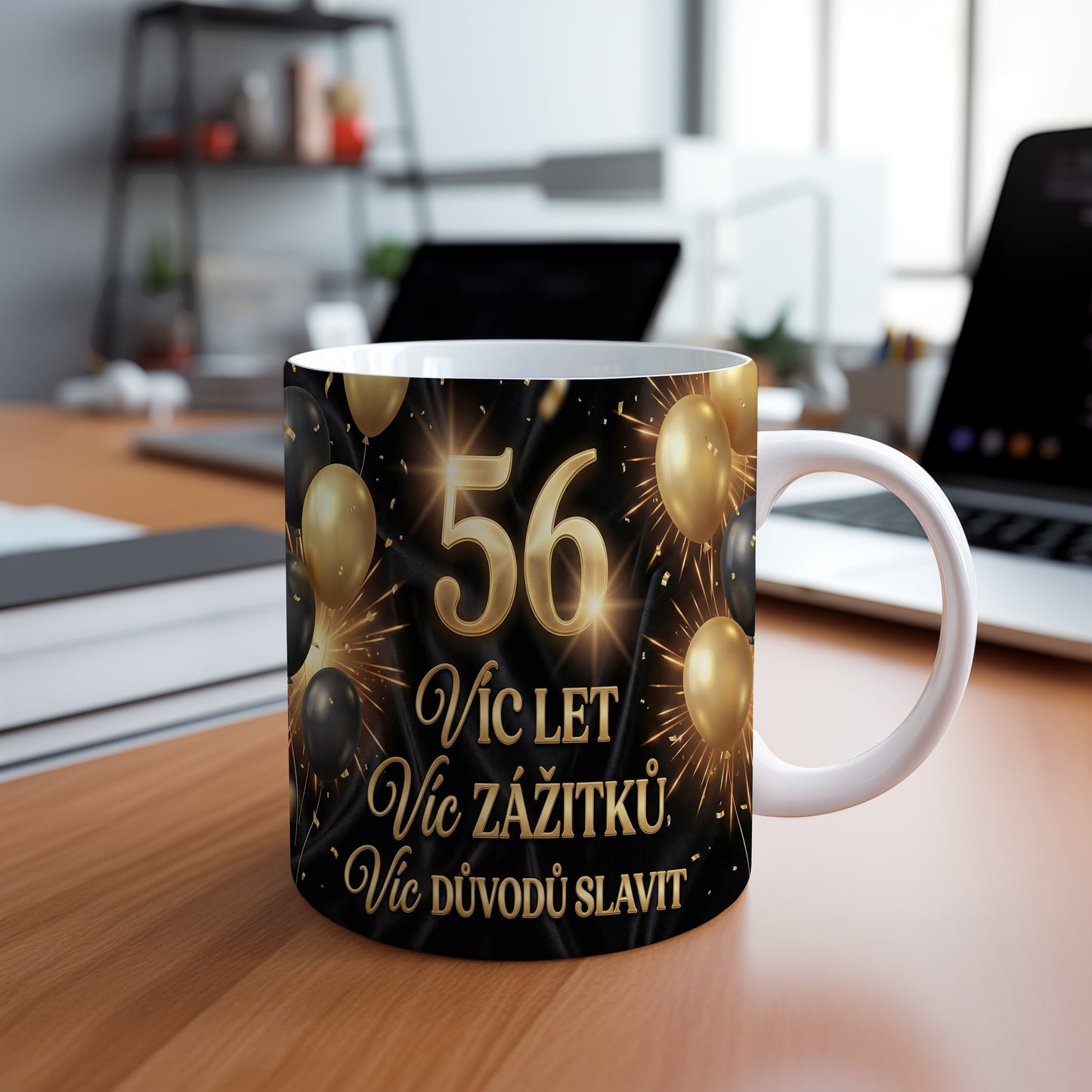 Narozeninový hrnek 56 let – Více let, více zážitků, více důvodů slavit