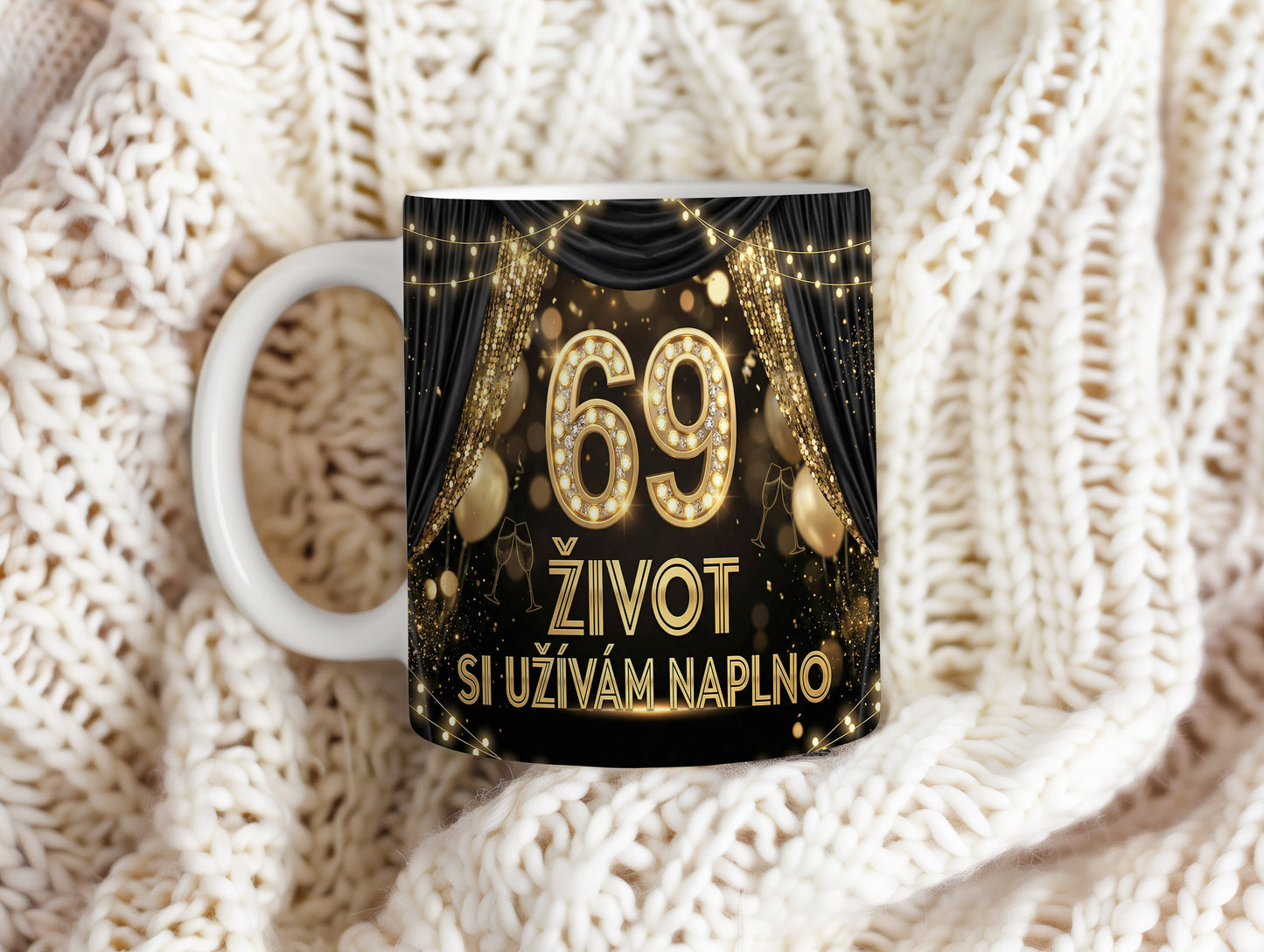 Narozeninový hrnek 69 let – ŽIVOT SI UŽÍVÁM NAPLNO