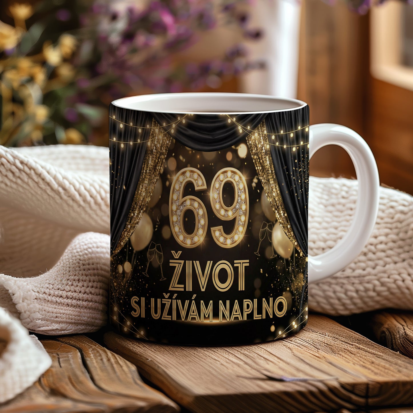 Narozeninový hrnek 69 let – ŽIVOT SI UŽÍVÁM NAPLNO