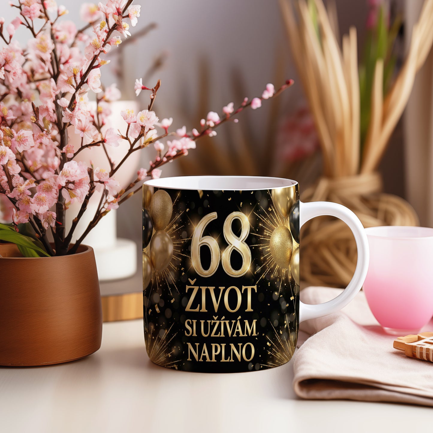 Narozeninový hrnek 68 let – ŽIVOT SI UŽÍVÁM NAPLNO