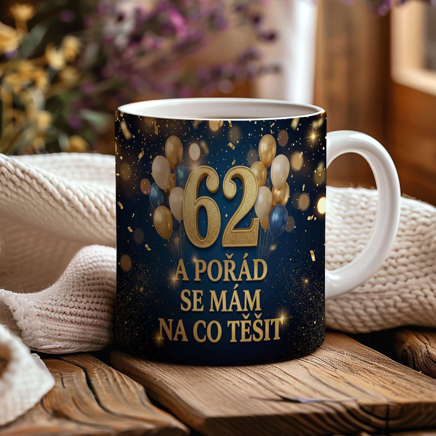 Narozeninový hrnek 62 let – A POŘÁD SE MÁM NA CO TĚŠIT