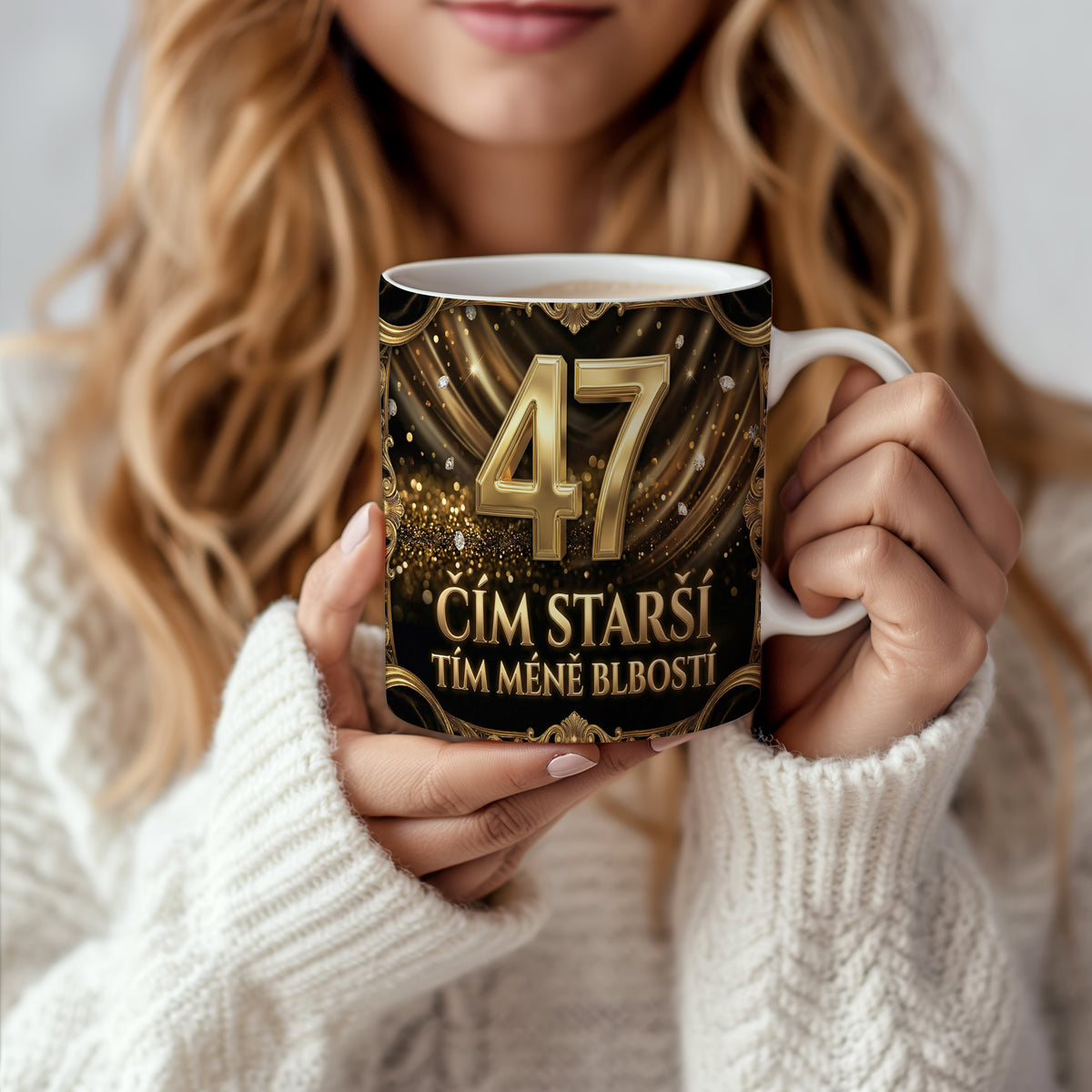 Narozeninový hrnek 47 let – ČÍM STARŠÍ TÍM MÉNĚ BLBOSTÍ
