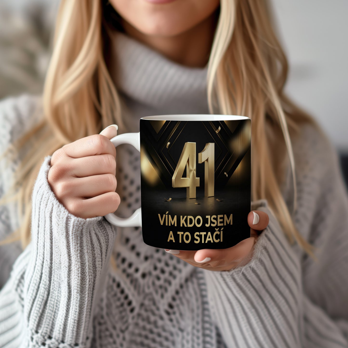 Narozeninový hrnek 41 let – VÍM KDO JSEM A TO STAČÍ