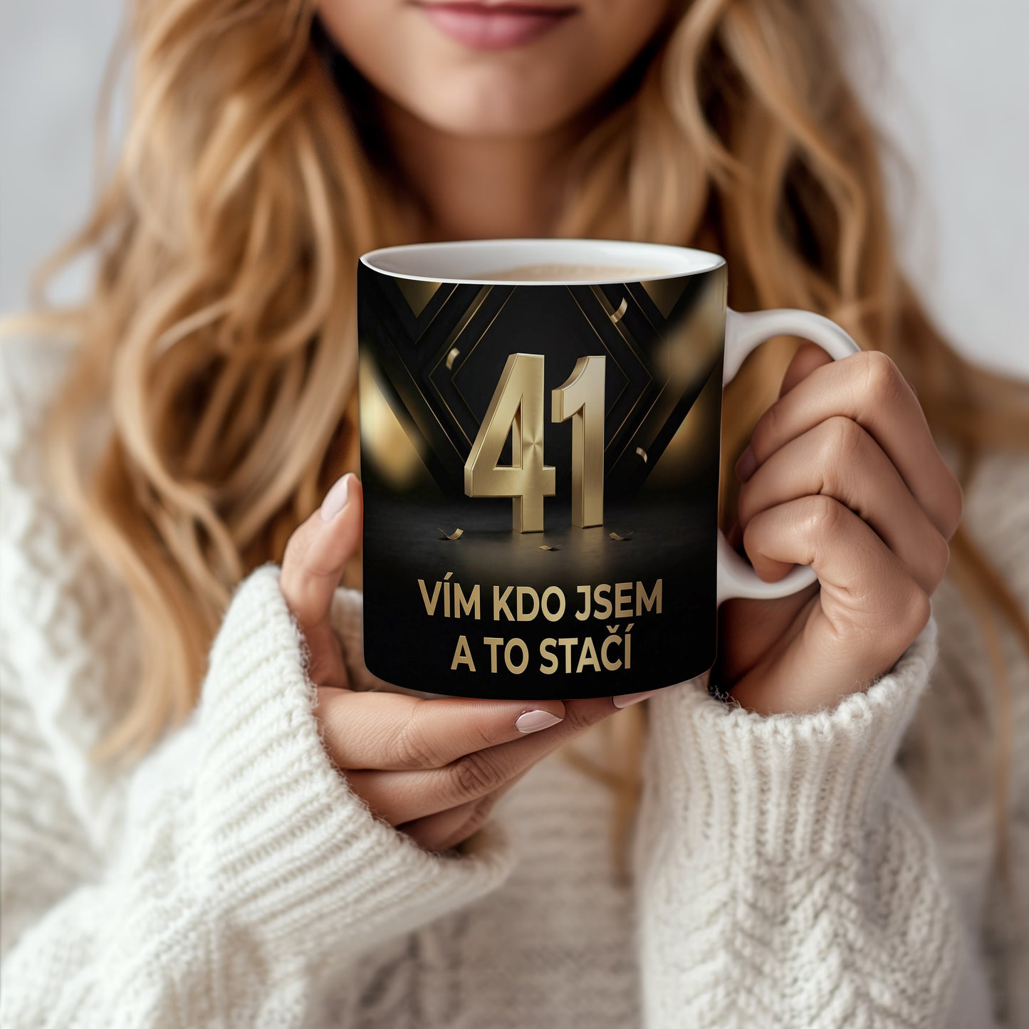 Narozeninový hrnek 41 let – VÍM KDO JSEM A TO STAČÍ