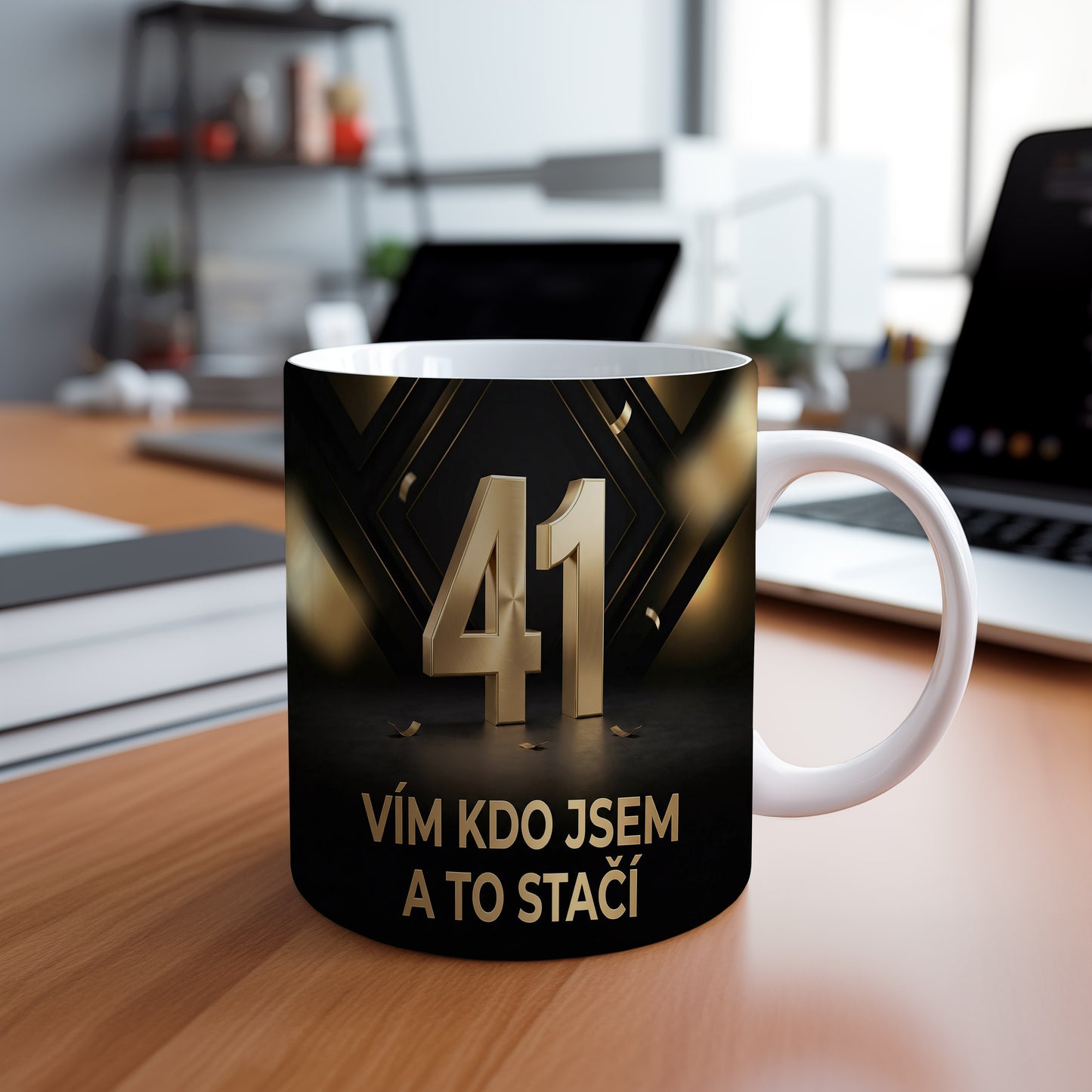 Narozeninový hrnek 41 let – VÍM KDO JSEM A TO STAČÍ