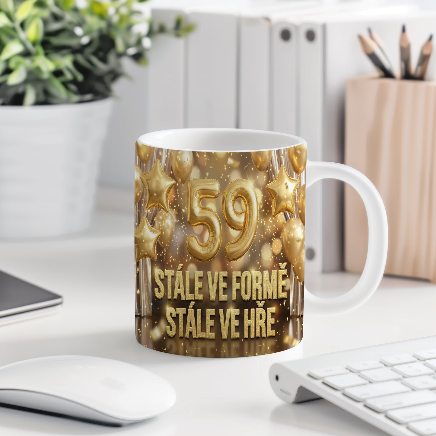 Narozeninový hrnek 59 let – STÁLE VE FORMĚ, STÁLE VE HŘE