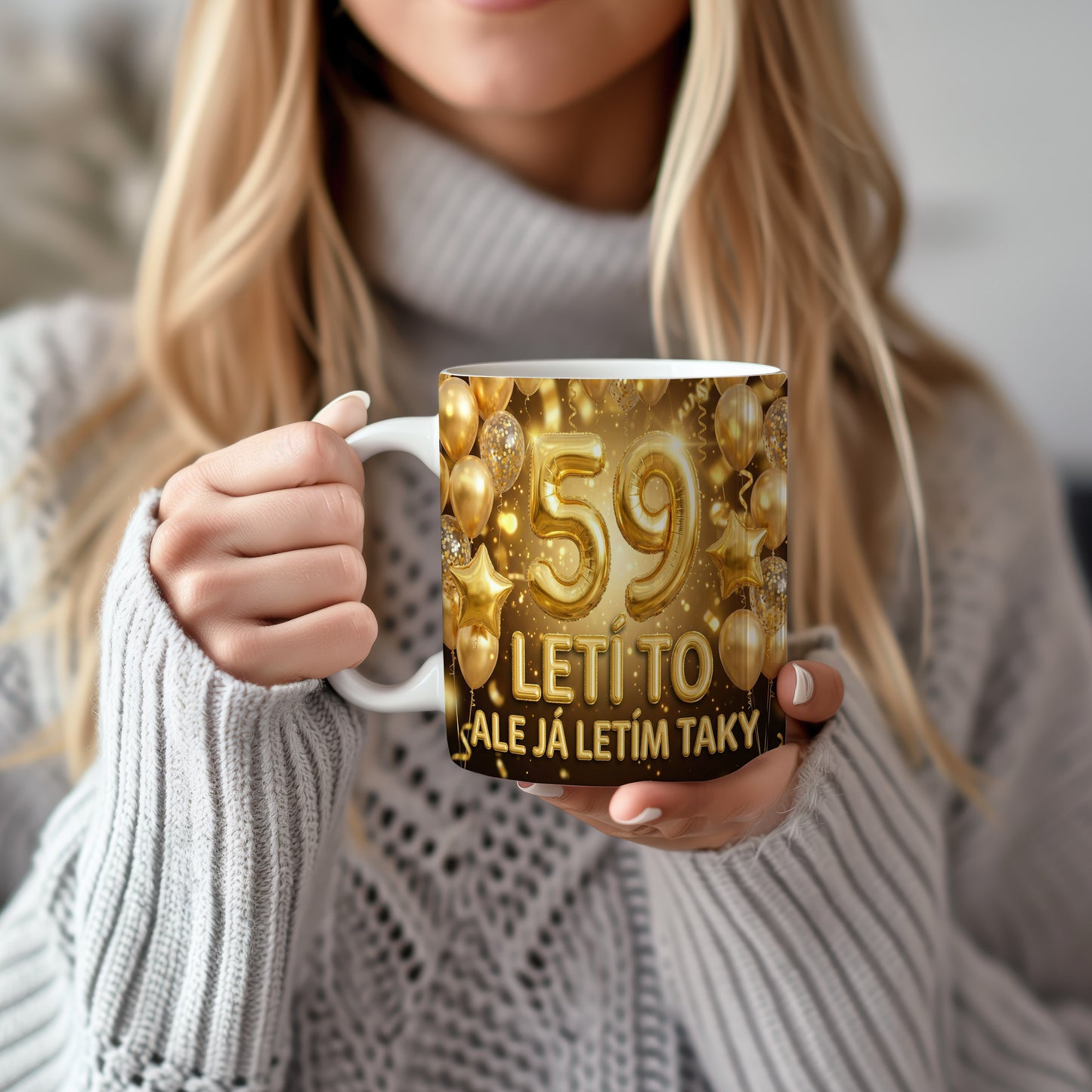 Narozeninový hrnek 59 let – LETÍ TO ALE JÁ LETÍM TAKY