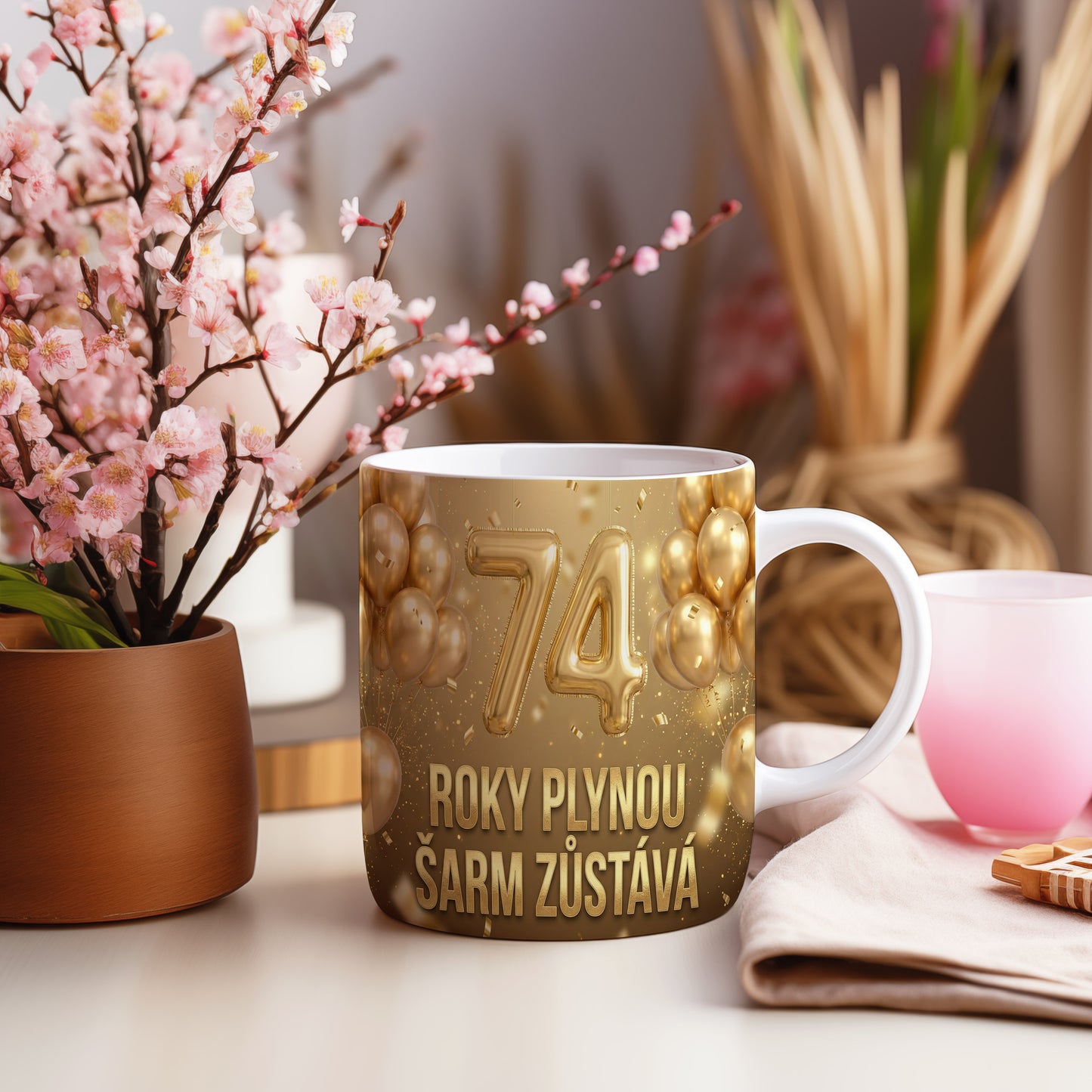 Narozeninový hrnek 74 let – ROKY PLYNOU ŠARM ZŮSTÁVÁ