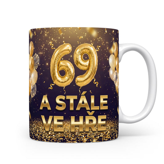 Narozeninový hrnek 69 a stále ve hře