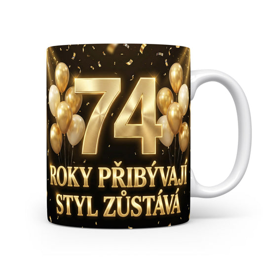 Narozeninový hrnek s číslem 74 a sloganem.