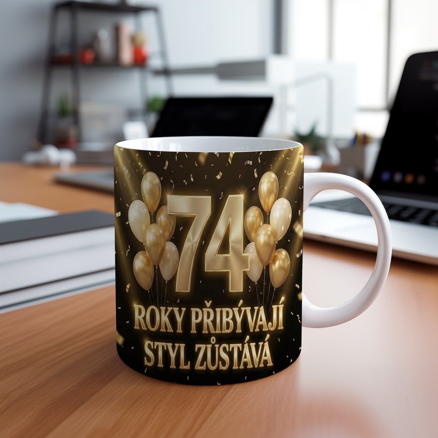 Narozeninový hrnek 74 let – ROKY PŘIBÝVAJÍ, STYL ZŮSTÁVÁ