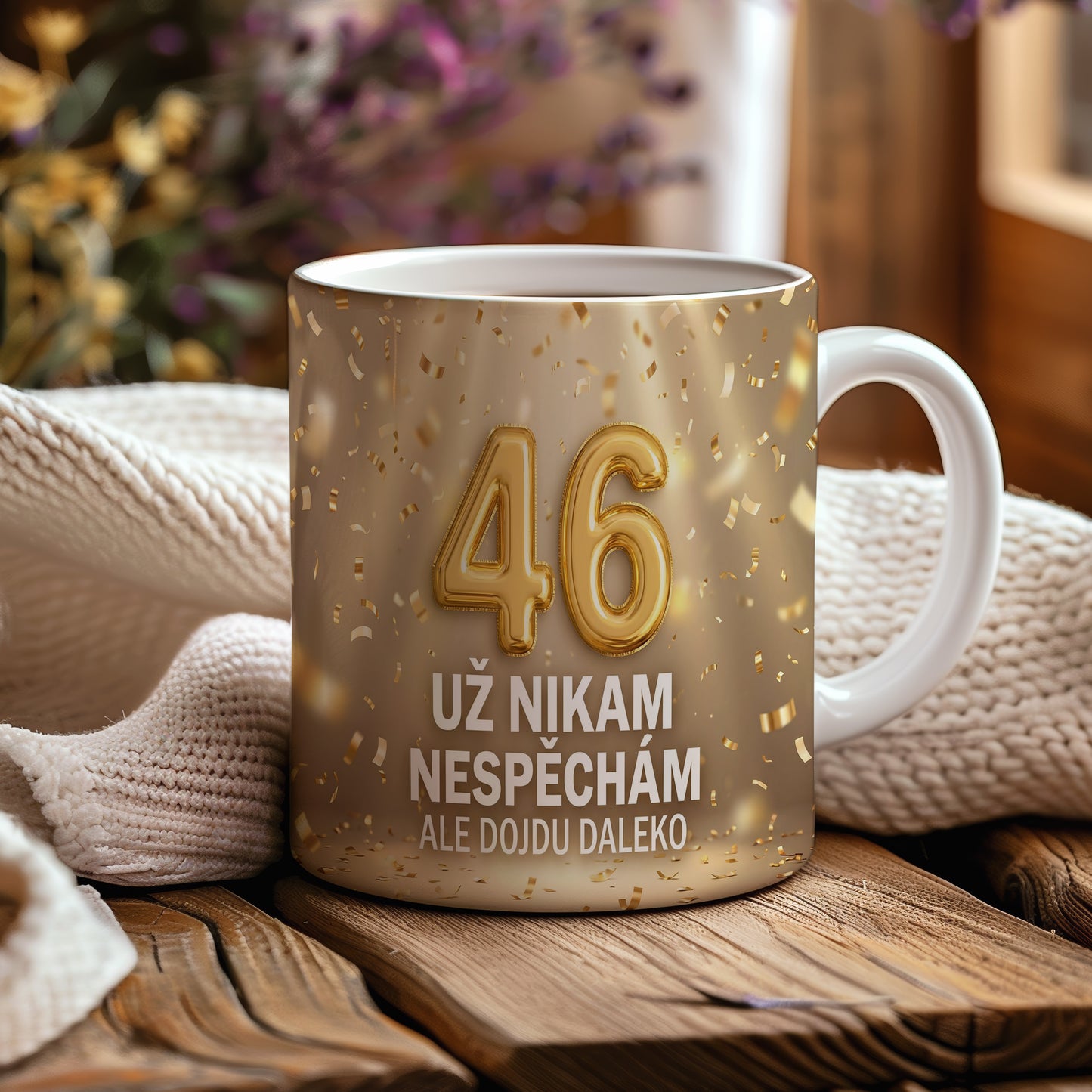 Narozeninový hrnek 46 let – UŽ NIKAM NESPĚCHÁM ALE DOJDU DALEKO