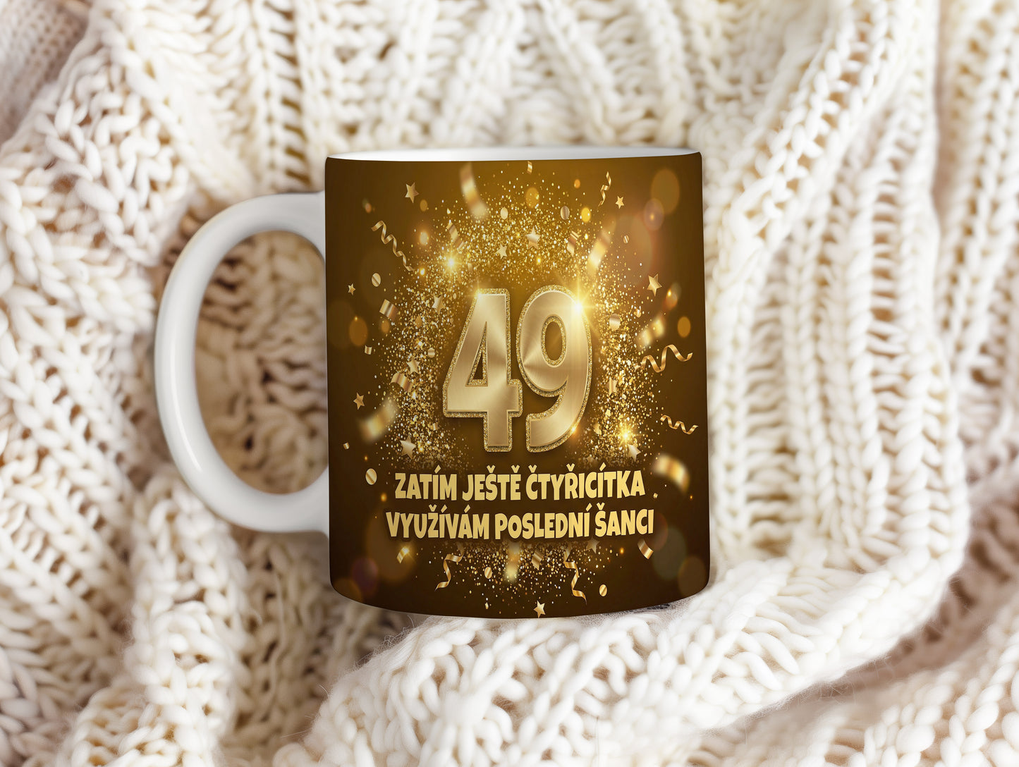 Narozeninový hrnek 49 let – ZATÍM JEŠTĚ ČTYŘICÍTKA VYUŽÍVÁM POSLEDNÍ ŠANCI
