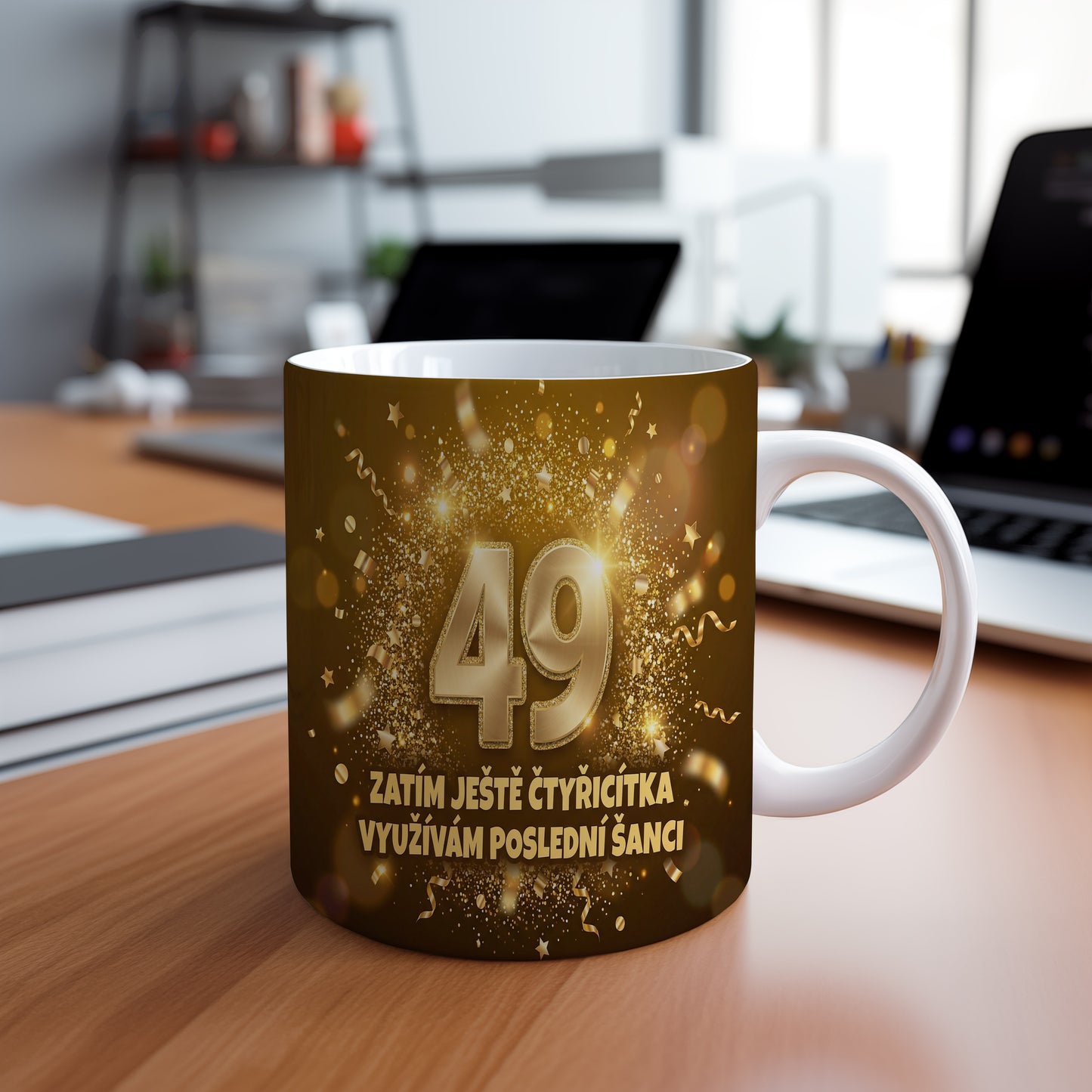 Narozeninový hrnek 49 let – ZATÍM JEŠTĚ ČTYŘICÍTKA VYUŽÍVÁM POSLEDNÍ ŠANCI