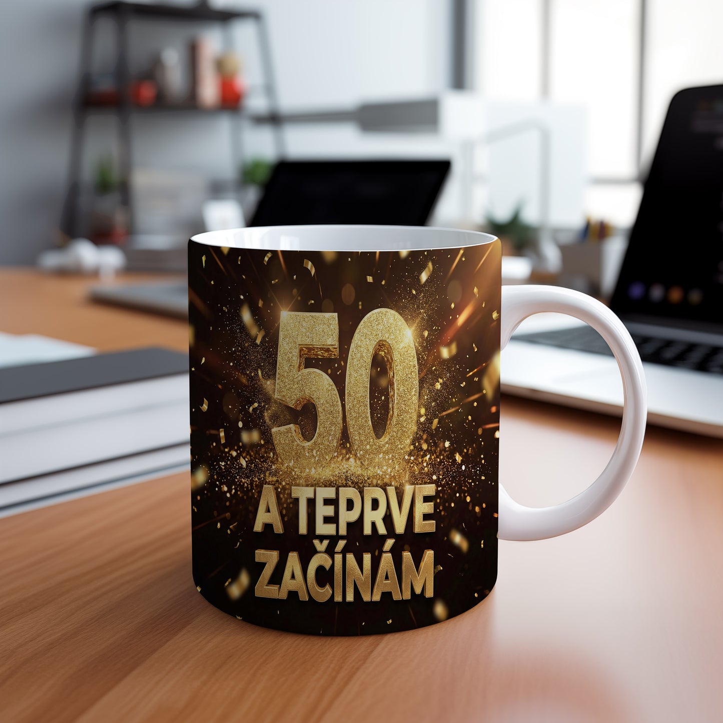 Narozeninový hrnek 50 let – A TEPRVE ZAČÍNÁM