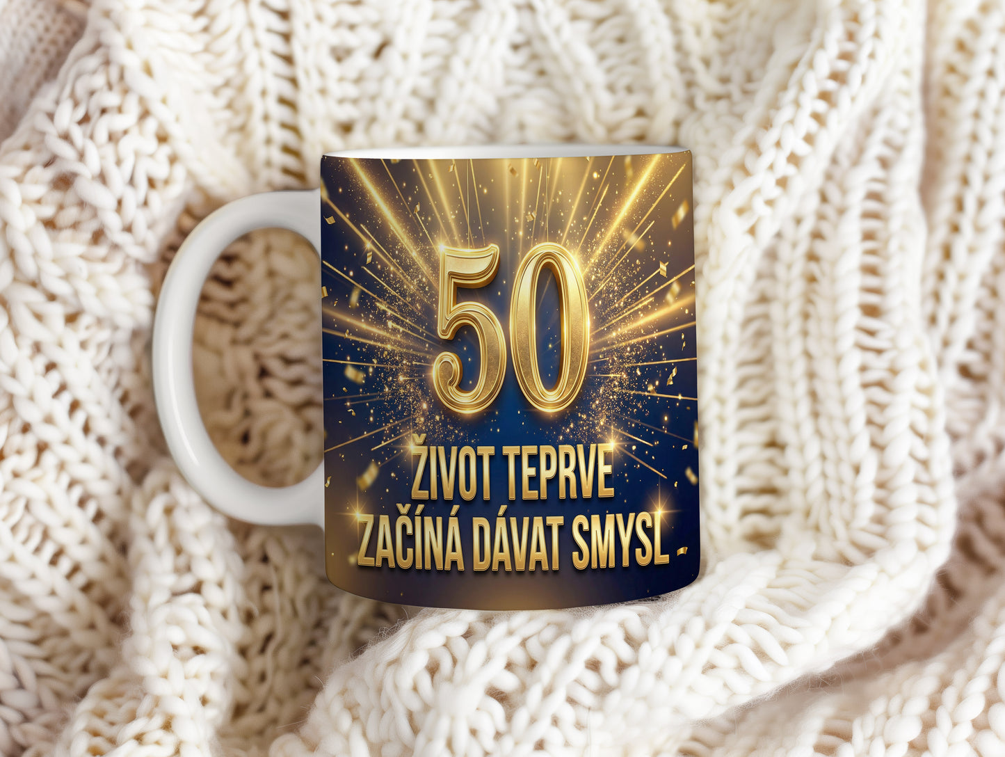 Narozeninový hrnek 50 let – ŽIVOT TEPRVE ZAČÍNÁ DÁVAT SMYSL.