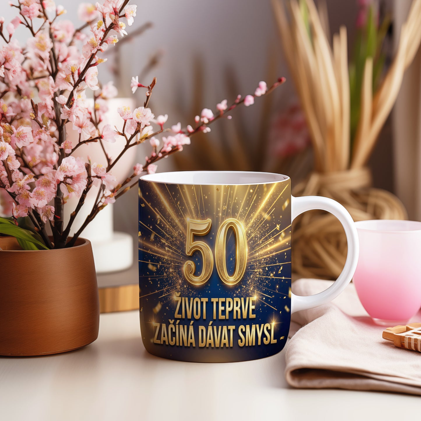 Narozeninový hrnek 50 let – ŽIVOT TEPRVE ZAČÍNÁ DÁVAT SMYSL.