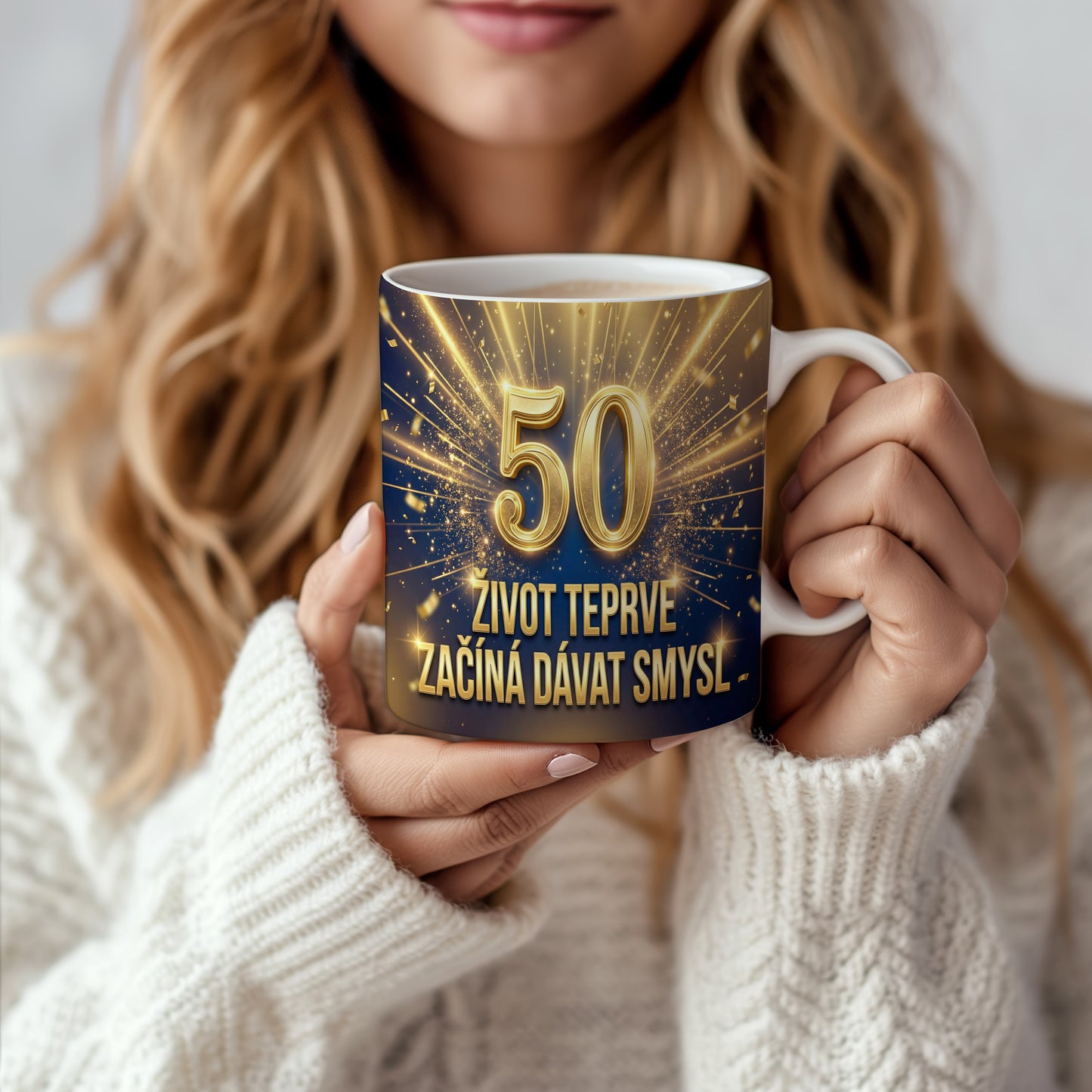 Narozeninový hrnek 50 let – ŽIVOT TEPRVE ZAČÍNÁ DÁVAT SMYSL.