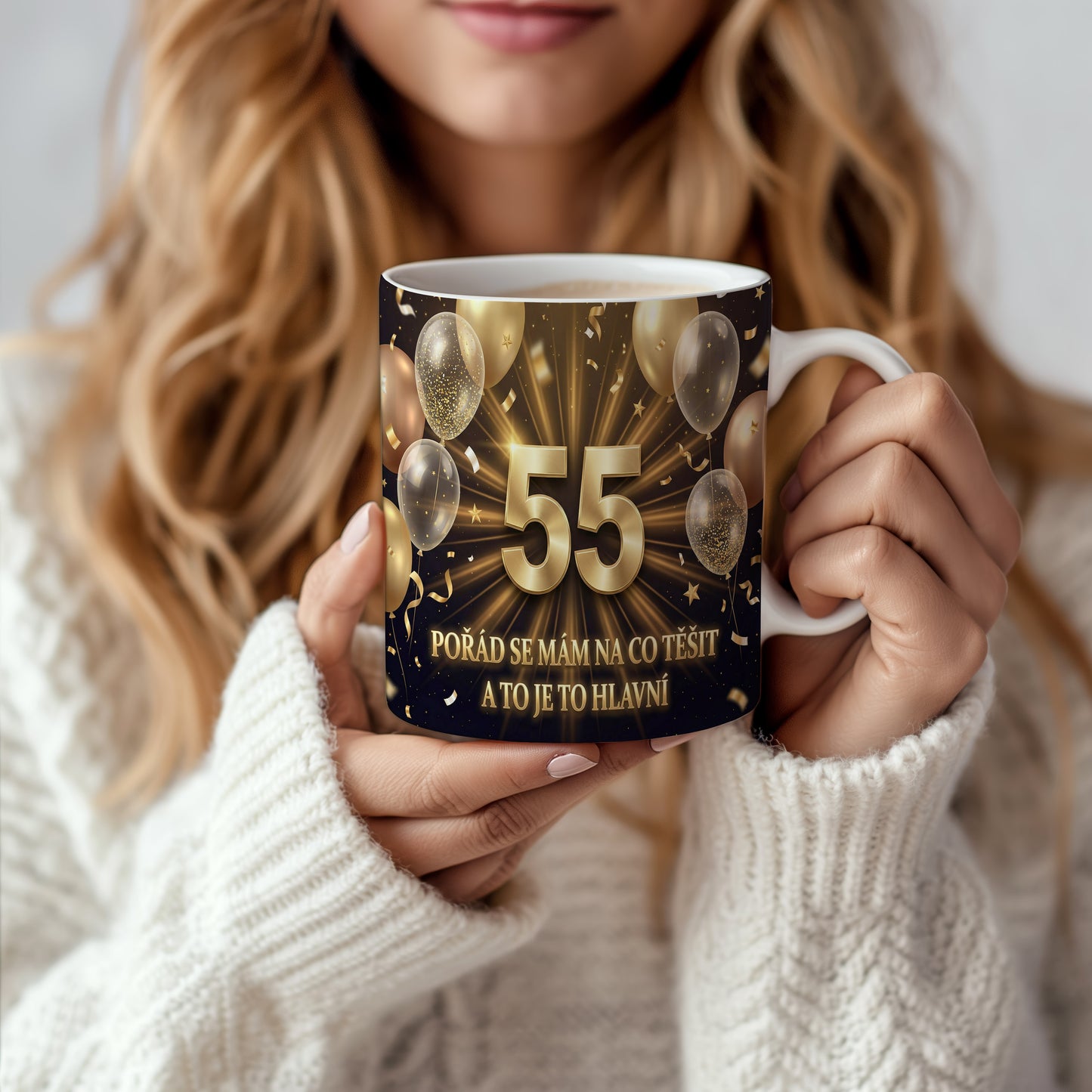 Narozeninový hrnek 55 let – POŘÁD SE MÁM NA CO TĚŠIT A TO JE TO HLAVNÍ
