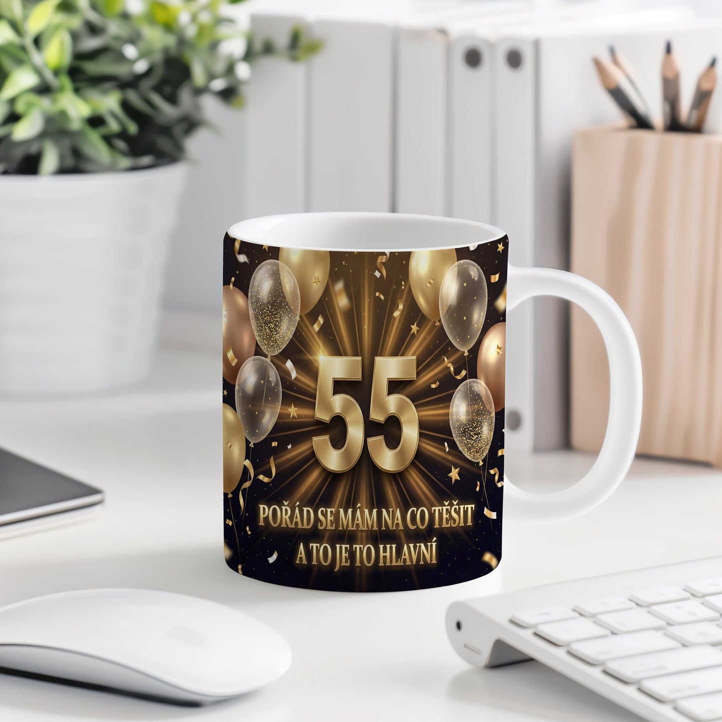 Narozeninový hrnek 55 let – POŘÁD SE MÁM NA CO TĚŠIT A TO JE TO HLAVNÍ
