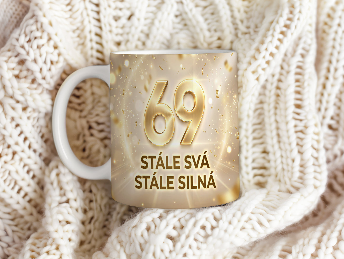 Narozeninový hrnek 69 let – STÁLE SVÁ STÁLE SILNÁ