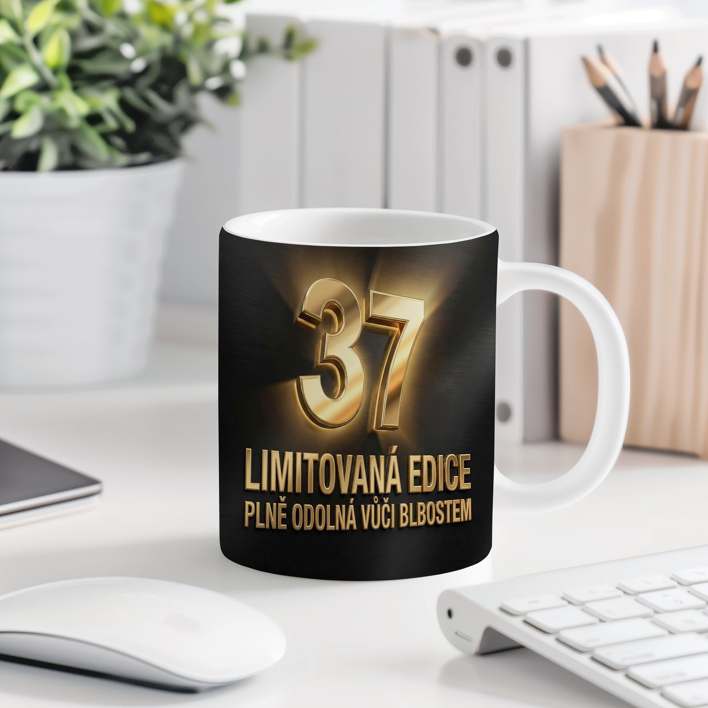 Narozeninový hrnek 37 let – LIMITOVANÁ EDICE PLNĚ ODOLNÁ VŮČI BLBOSTEM