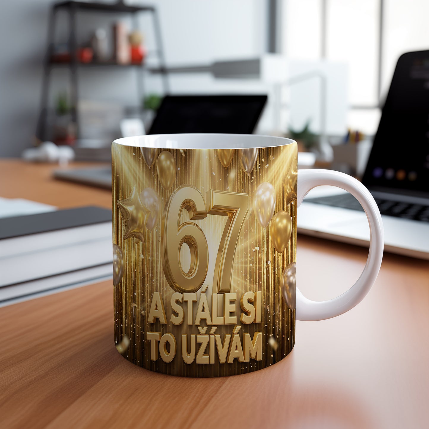 Narozeninový hrnek 67 let – A STÁLE SI TO UŽÍVÁM