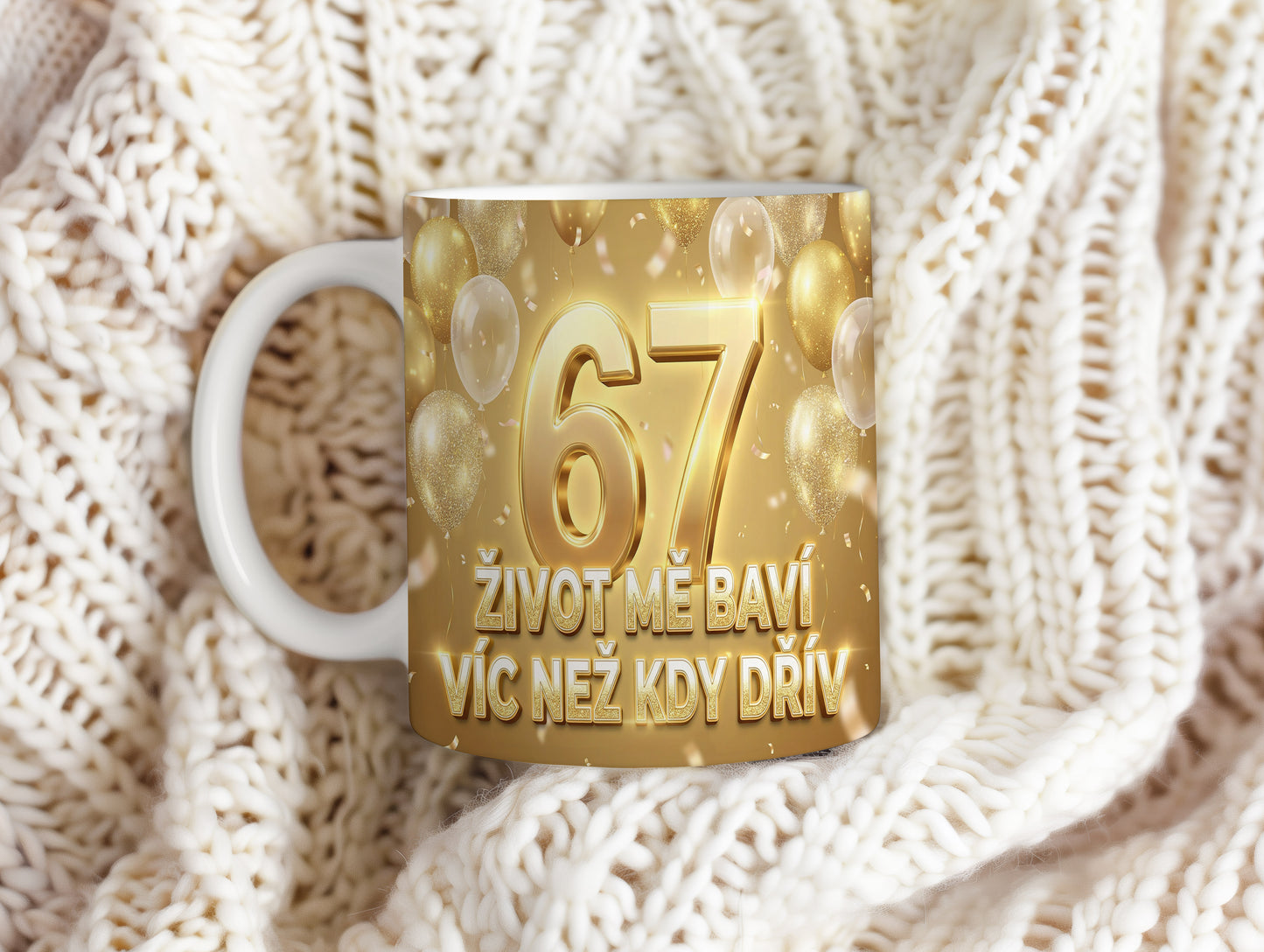 Narozeninový hrnek 67 let – ŽIVOT MĚ BAVÍ VÍC NEŽ KDY DŘÍV