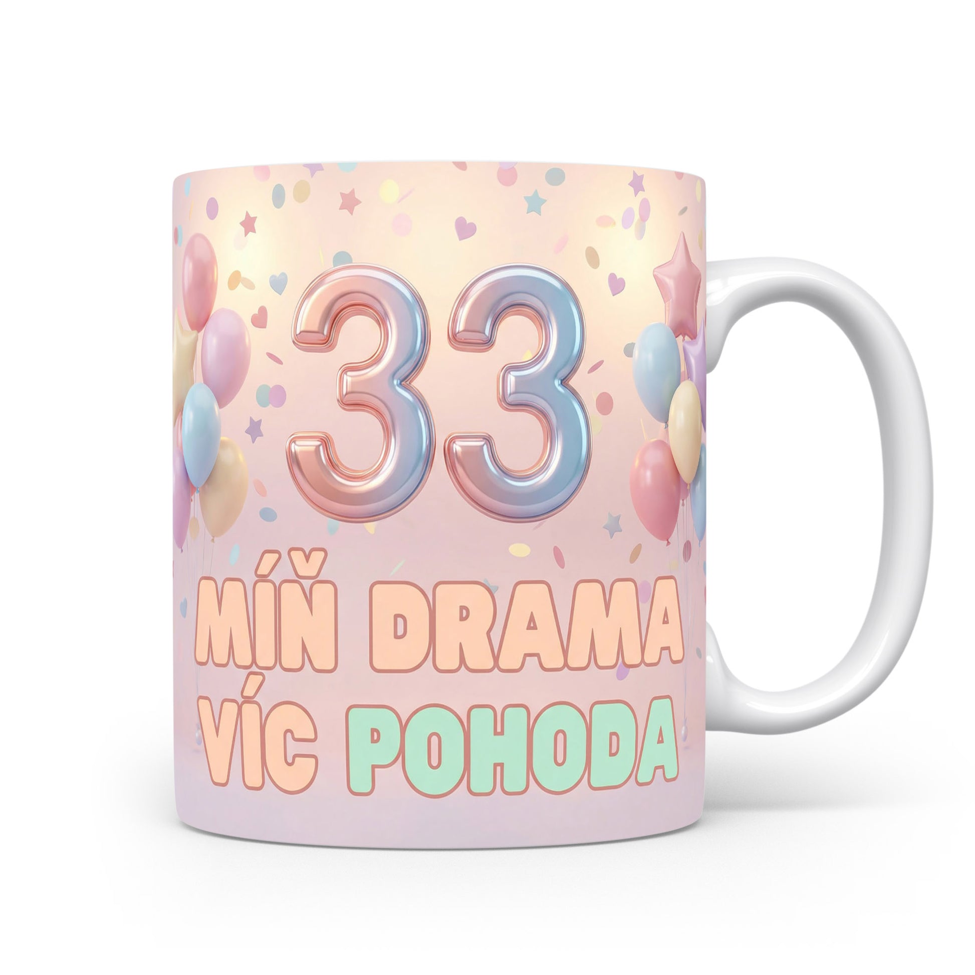 Narozeninový hrnek s číslem 33 a nápisem MÍŇ DRAMA VÍC POHODA