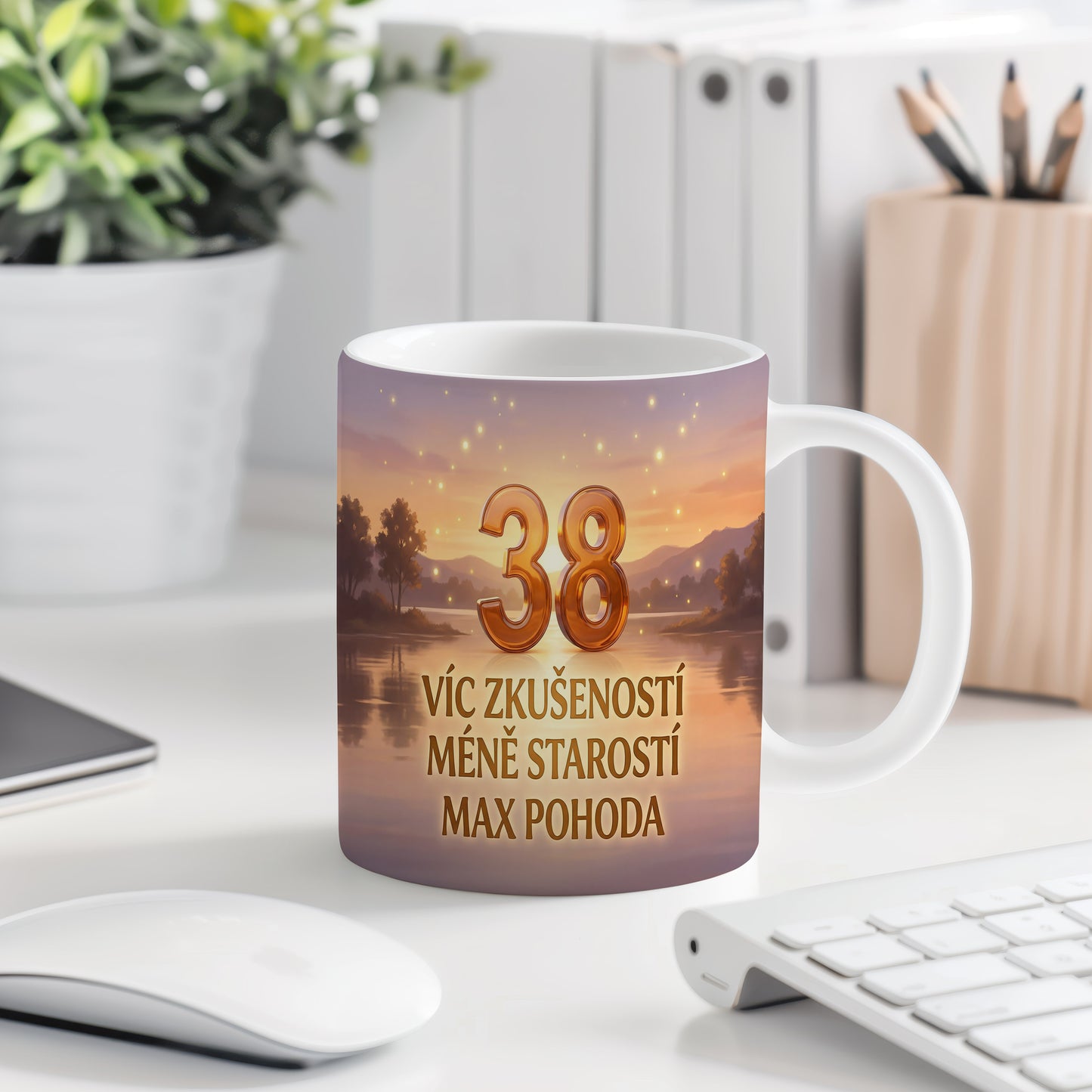 Narozeninový hrnek 38 let – VÍC ZKUŠENOSTÍ MÉNĚ STAROSTÍ MAX POHODA
