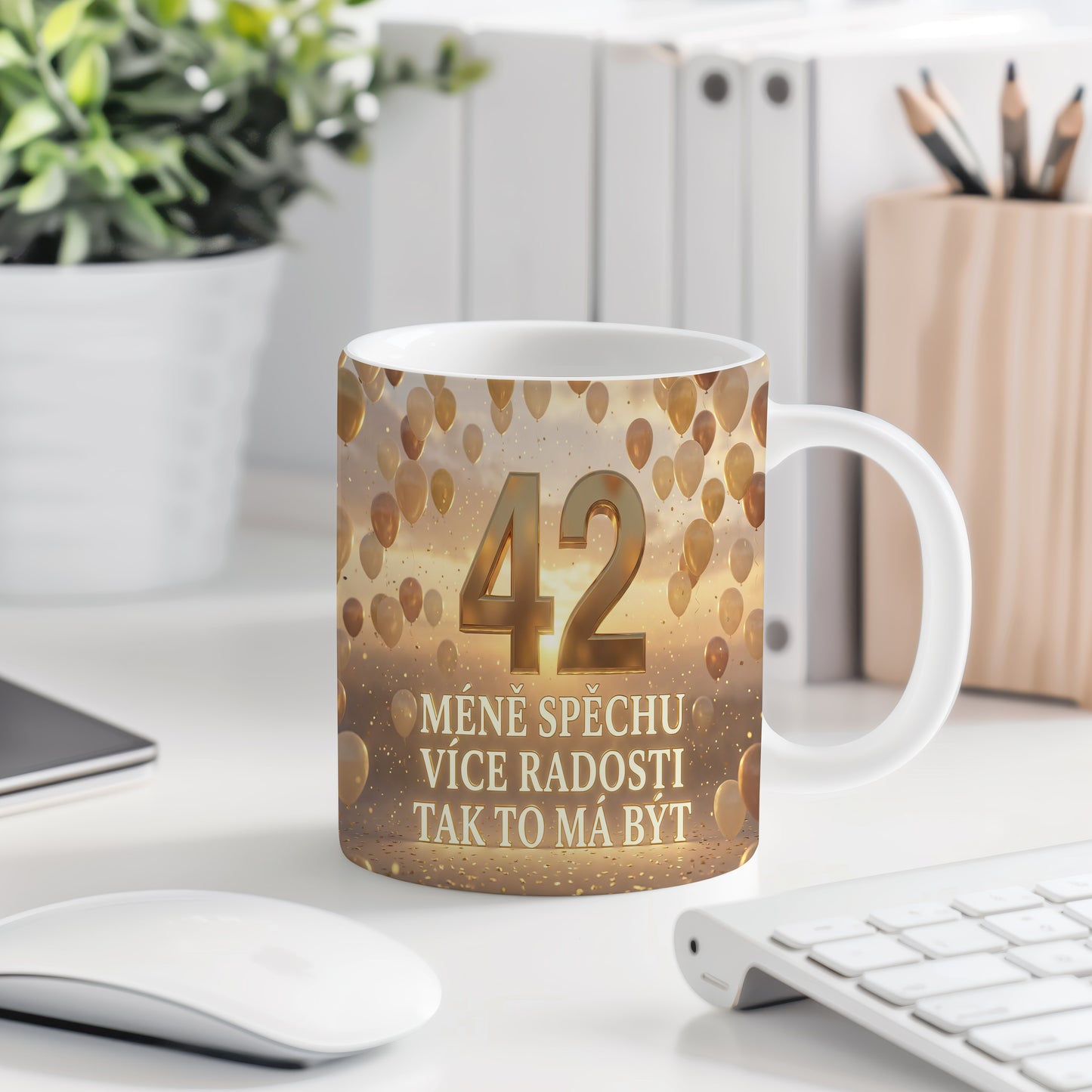 Narozeninový hrnek 42 let – MÉNĚ SPĚCHU VÍCE RADOSTI TAK TO MÁ BÝT