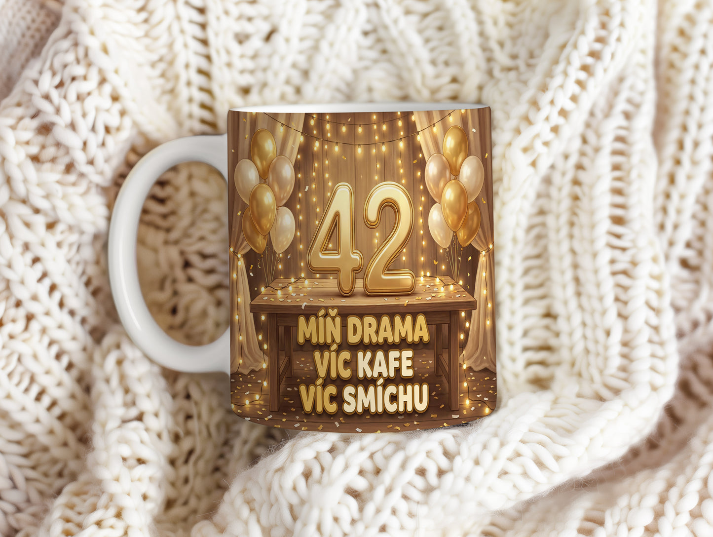 Narozeninový hrnek 42 let – MÍŇ DRAMA VÍC KAFE VÍC SMÍCHU
