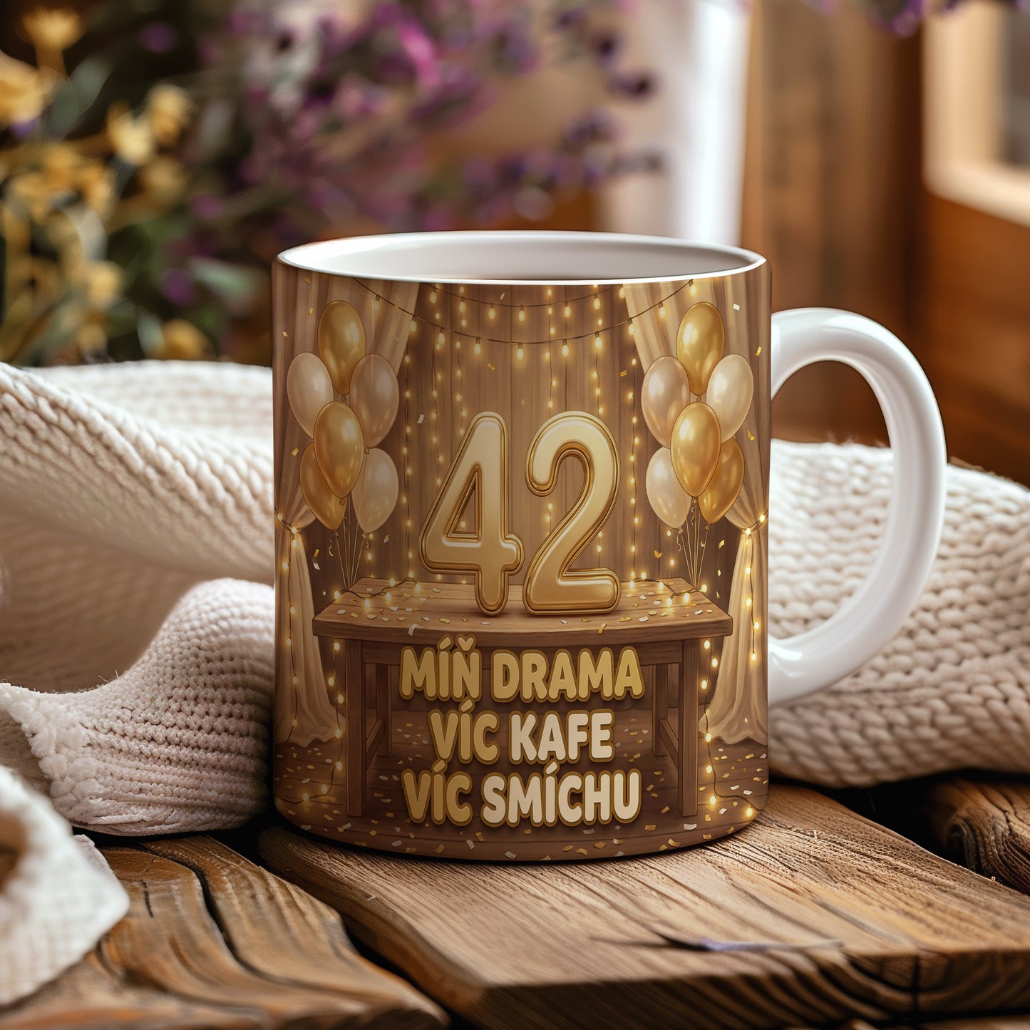 Narozeninový hrnek 42 let – MÍŇ DRAMA VÍC KAFE VÍC SMÍCHU