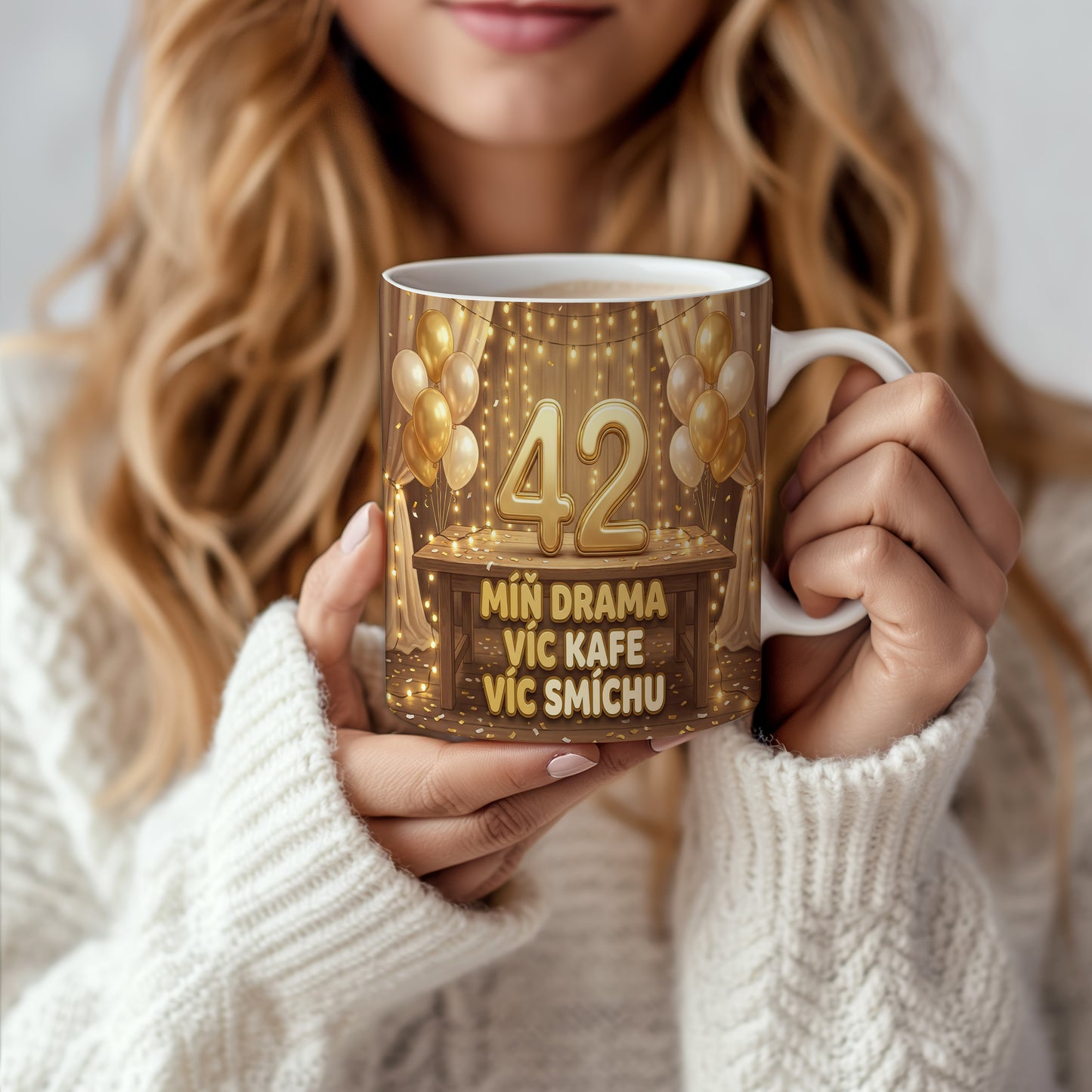 Narozeninový hrnek 42 let – MÍŇ DRAMA VÍC KAFE VÍC SMÍCHU