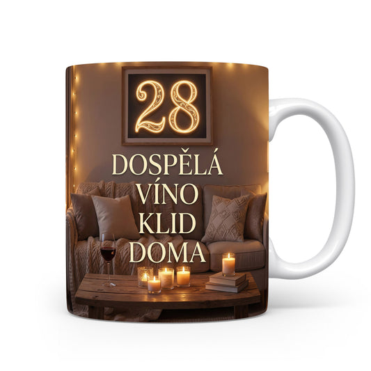 Hnědý hrnek s nápisem DOSPĚLÁ VÍNO KLID DOMA