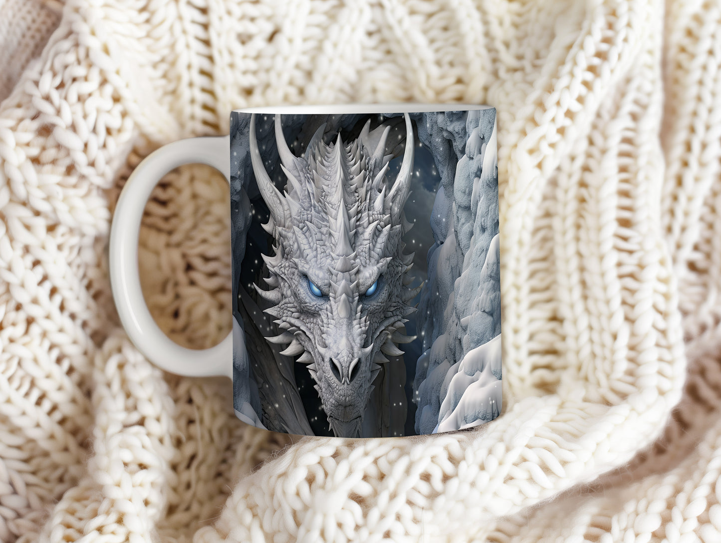 Hrnek s drakem v výrazném designu