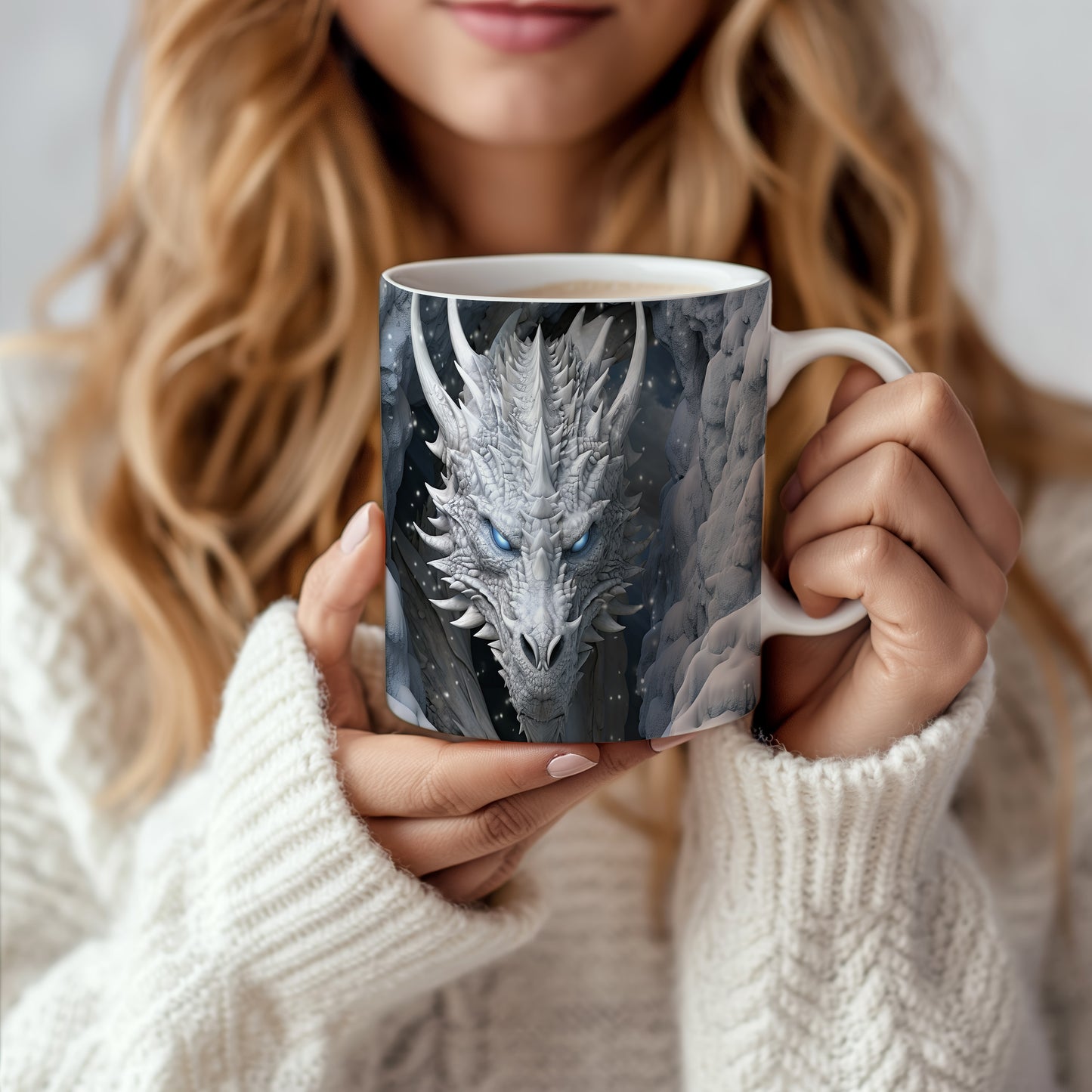 Hrnek s drakem v výrazném designu