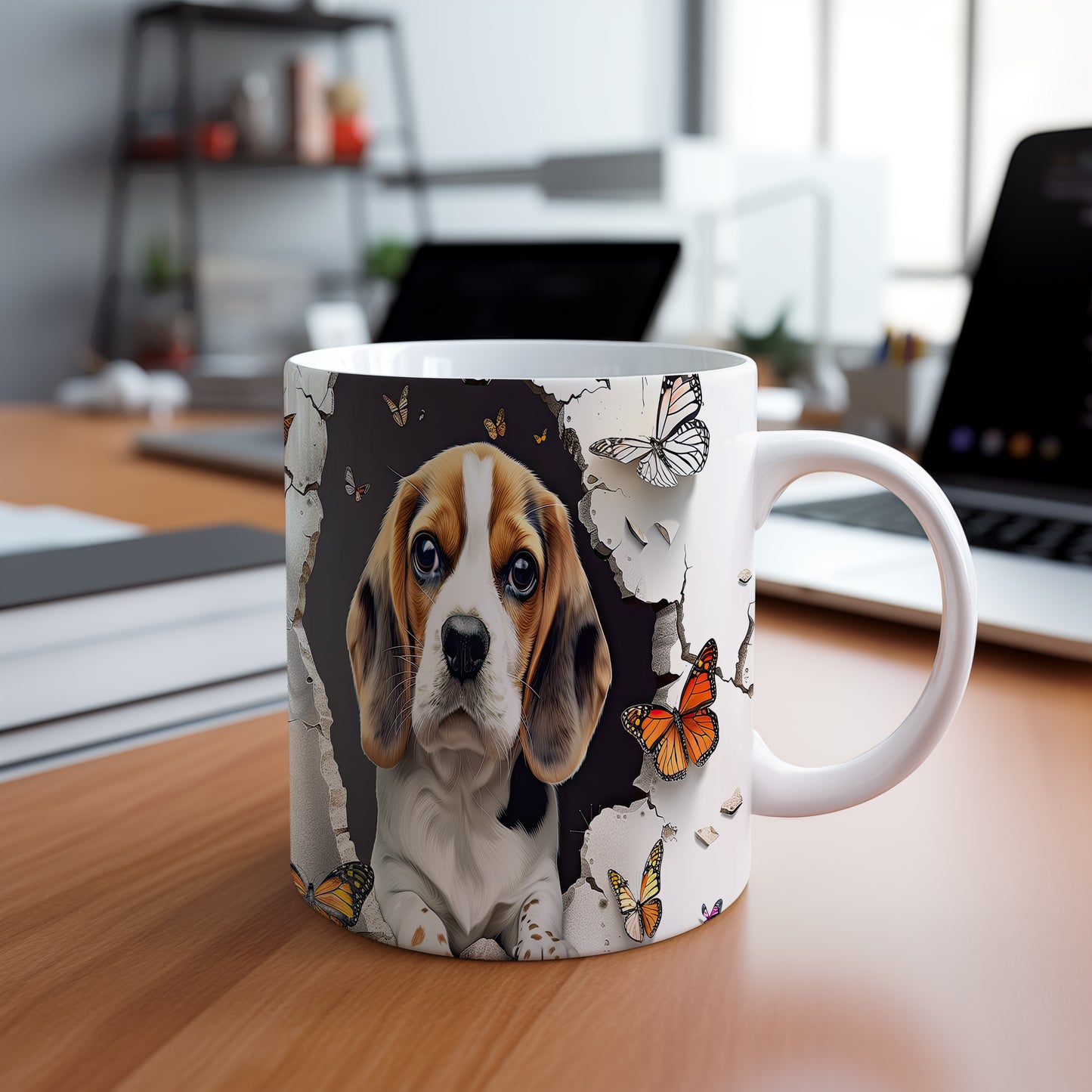 Hrnek s beagle štěnětem a motýly