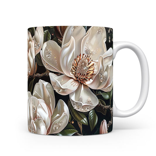 Hrnek s elegantními bílými květy magnolie