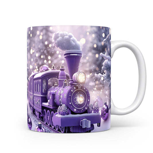 Hrnek s fialovým vlakem v zimní krajině