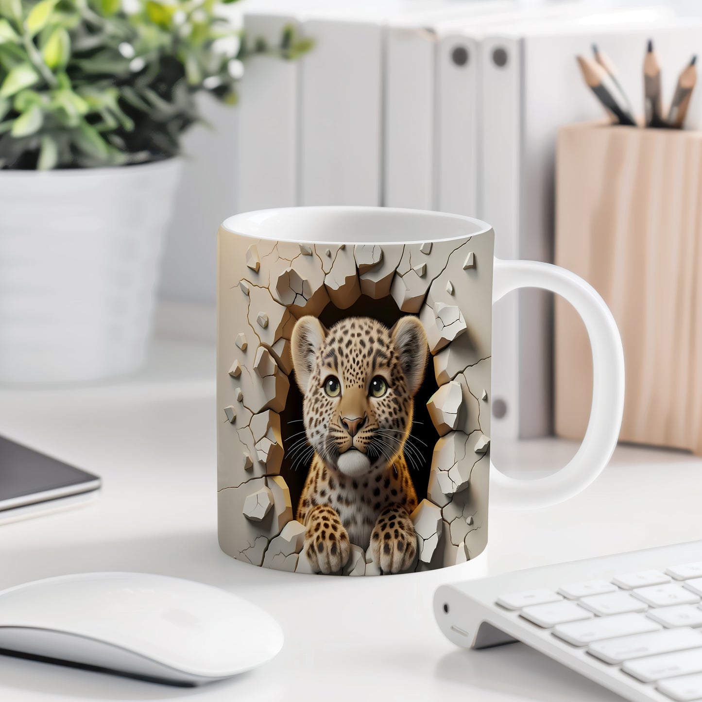 Hrnek s roztomilým leopardím mládětem