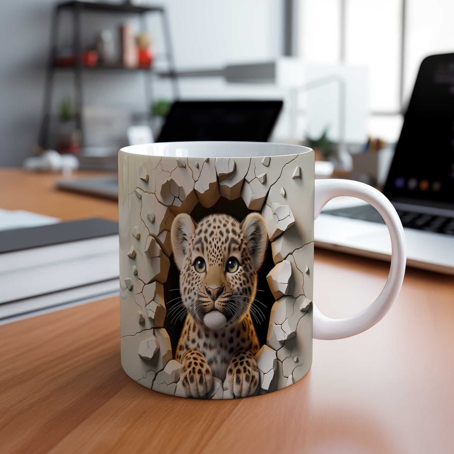 Hrnek s roztomilým leopardím mládětem