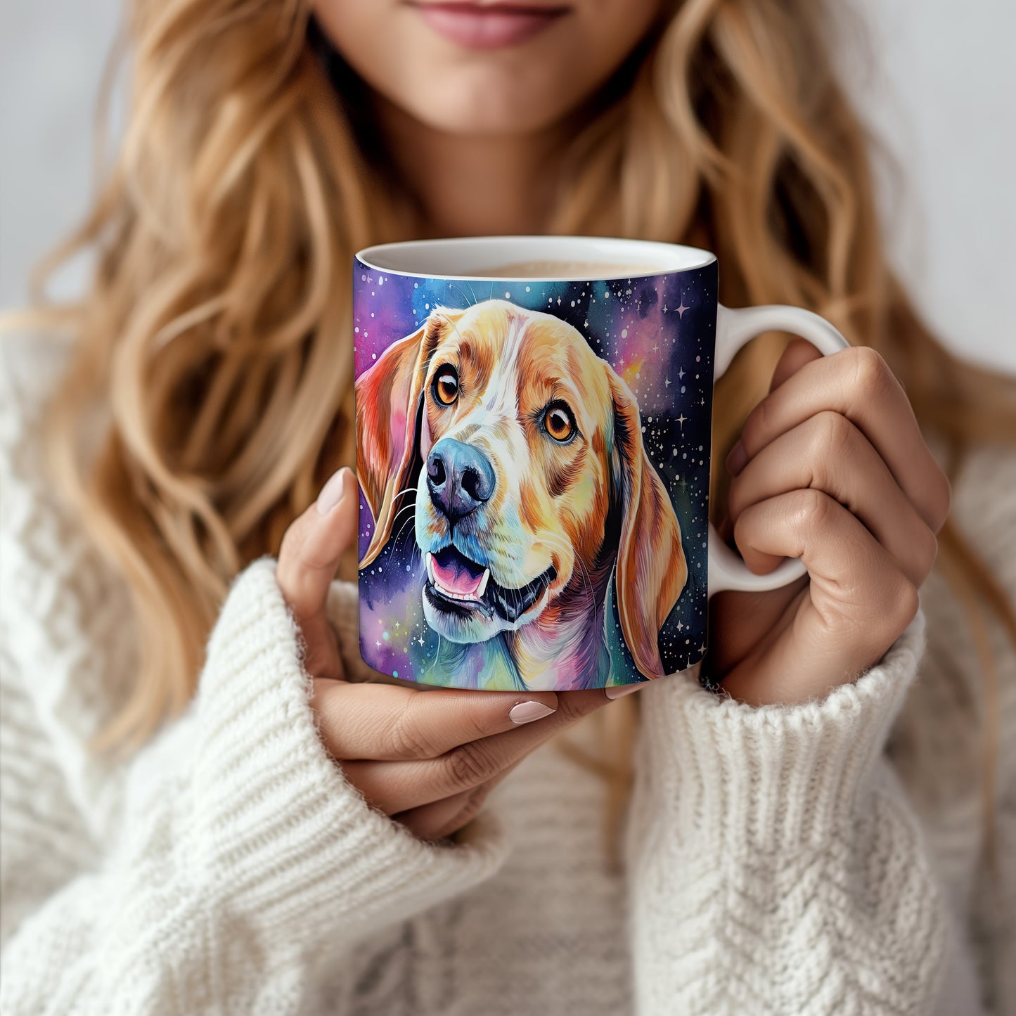Hrnek s roztomilým beagle psem v kosmickém pozadí