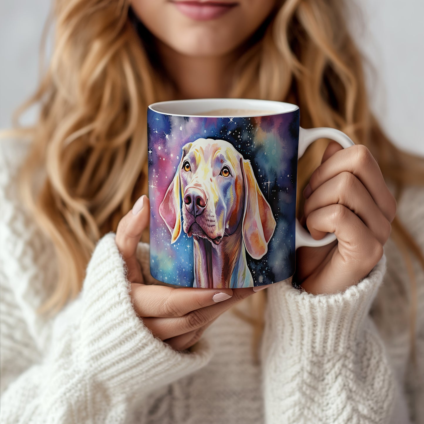 Hrnek se psem plemene vizsla a vesmírným kouzlem