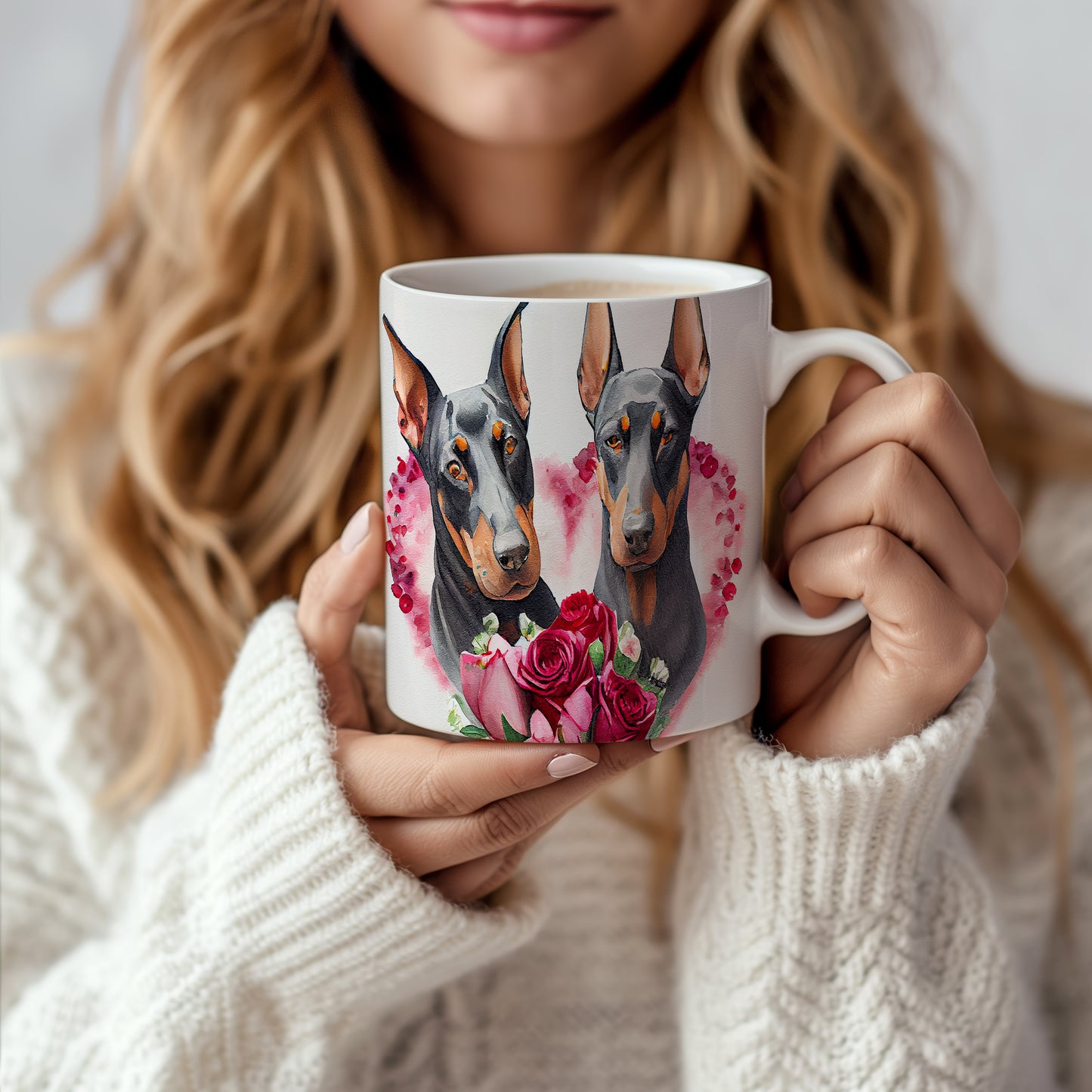 Hrnek s dobermany a květinami