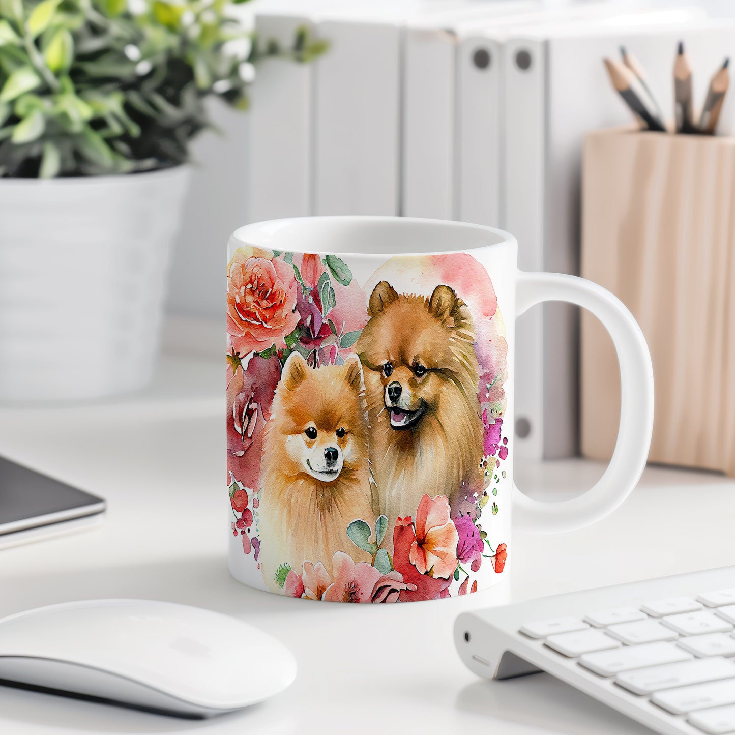 Hrnek s roztomilými pomeraniany a květinami