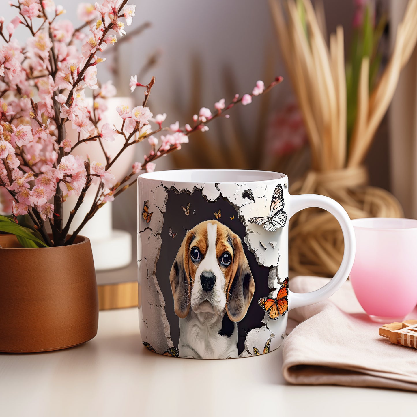 Hrnek s beagle psem a motýly