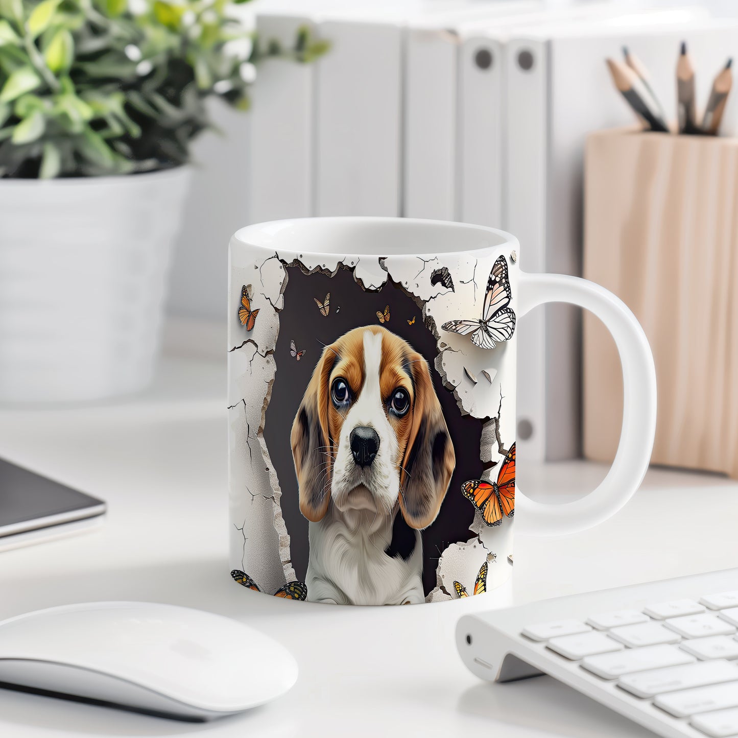 Hrnek s beagle psem a motýly